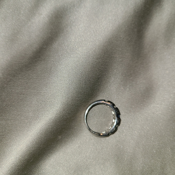 14k white gold sapphire and diamond embedded ring size 7 - Picture 4 of 7